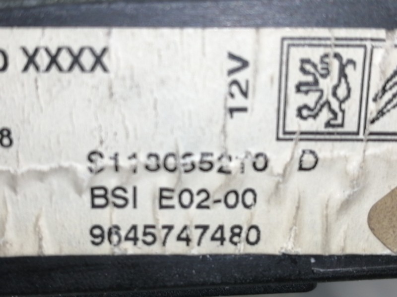 Recambio de caja reles / fusibles para peugeot 206 berlina xs referencia OEM IAM 9645747480  