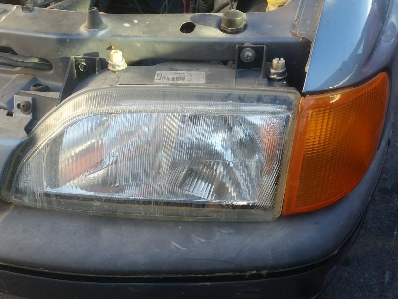 Recambio de faro izquierdo para ford escort berlina referencia OEM IAM 67618979 67618979 VALEO