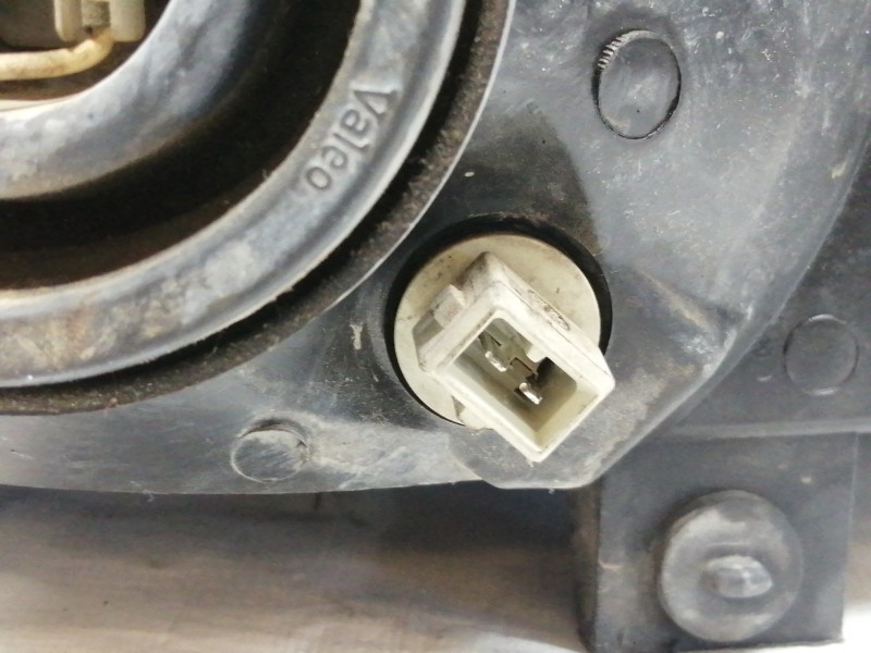 Recambio de faro izquierdo para ford escort berlina referencia OEM IAM 67618979 67618979 VALEO