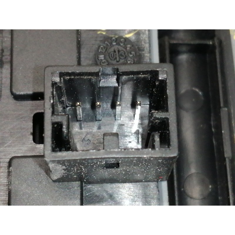 Recambio de mando elevalunas delantero izquierdo para volkswagen polo (9n1) trendline referencia OEM IAM 6Q1867171F 6Q0959859 