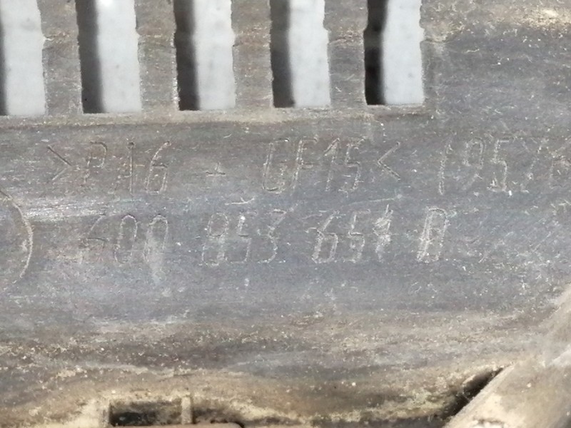 Recambio de rejilla delantera para volkswagen polo (9n1) trendline referencia OEM IAM 600853651D  