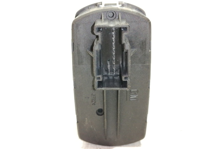 Recambio de mando elevalunas delantero izquierdo para opel corsa d essentia referencia OEM IAM 13258521AA  