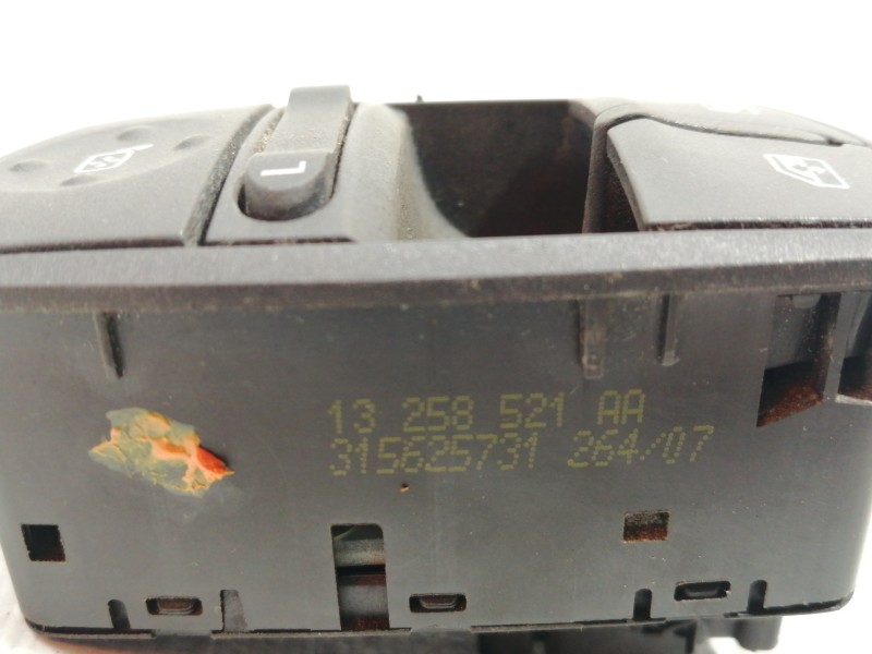 Recambio de mando elevalunas delantero izquierdo para opel corsa d essentia referencia OEM IAM 13258521AA  