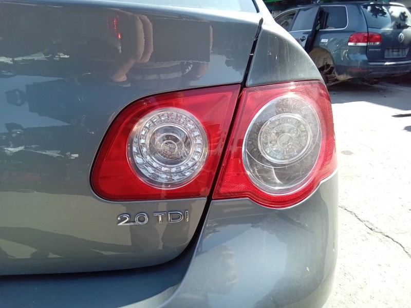 Recambio de piloto trasero derecho interior para volkswagen passat berlina (3c2) advance referencia OEM IAM 3C5945094E 27560224 