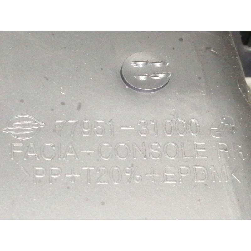 Recambio de apoyabrazos central para ssangyong kyron 200 xdi limited referencia OEM IAM 7793132000  