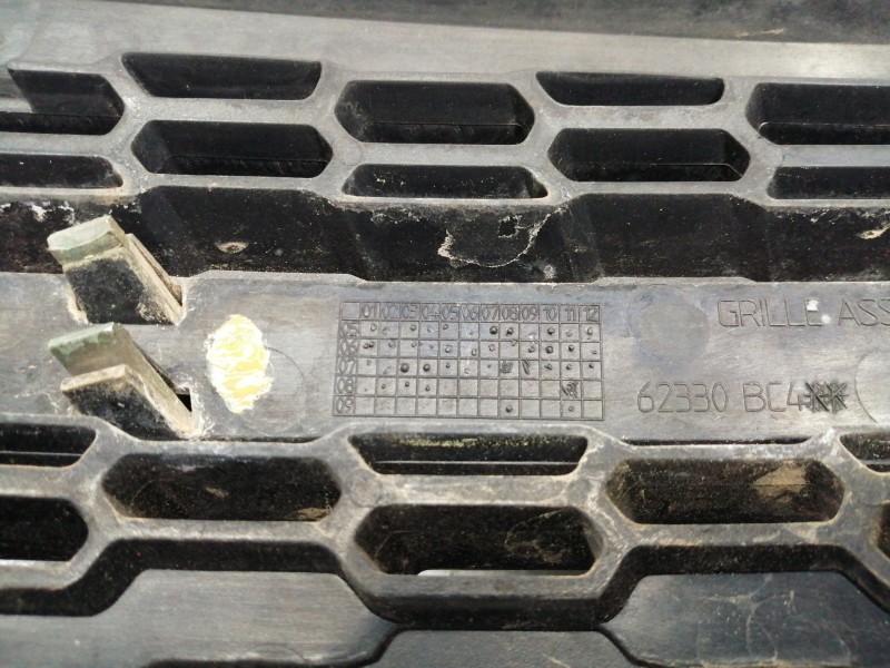 Recambio de rejilla paragolpes izquierda para nissan micra c+c (ck12e) acenta referencia OEM IAM 62330BC4  