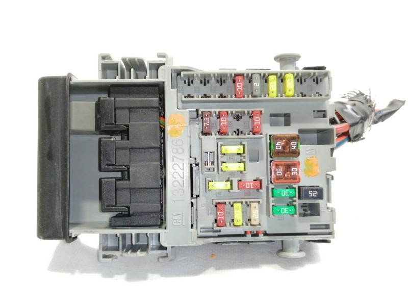 Recambio de caja reles / fusibles para opel insignia sports tourer sport referencia OEM IAM 13222786  