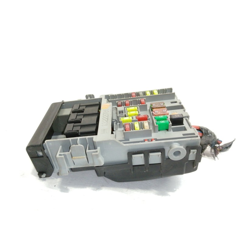 Recambio de caja reles / fusibles para opel insignia sports tourer sport referencia OEM IAM 13222786  