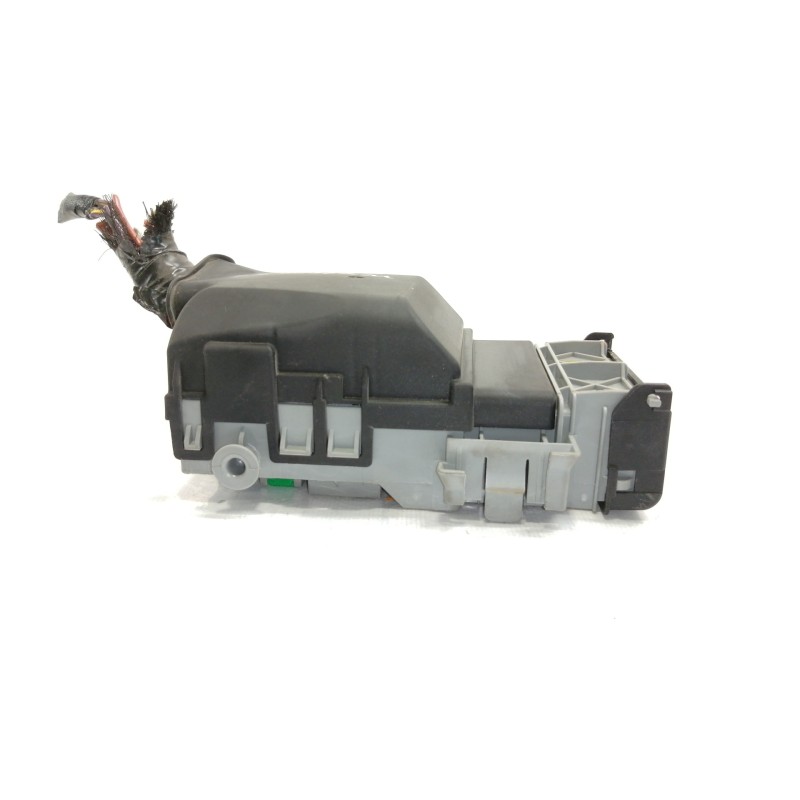 Recambio de caja reles / fusibles para opel insignia sports tourer sport referencia OEM IAM 13222786  