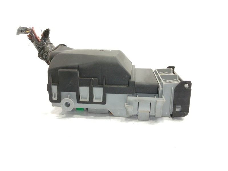 Recambio de caja reles / fusibles para opel insignia sports tourer sport referencia OEM IAM 13222786  