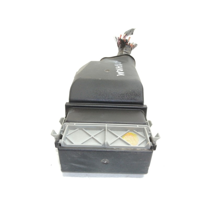 Recambio de caja reles / fusibles para opel insignia sports tourer sport referencia OEM IAM 13222786  