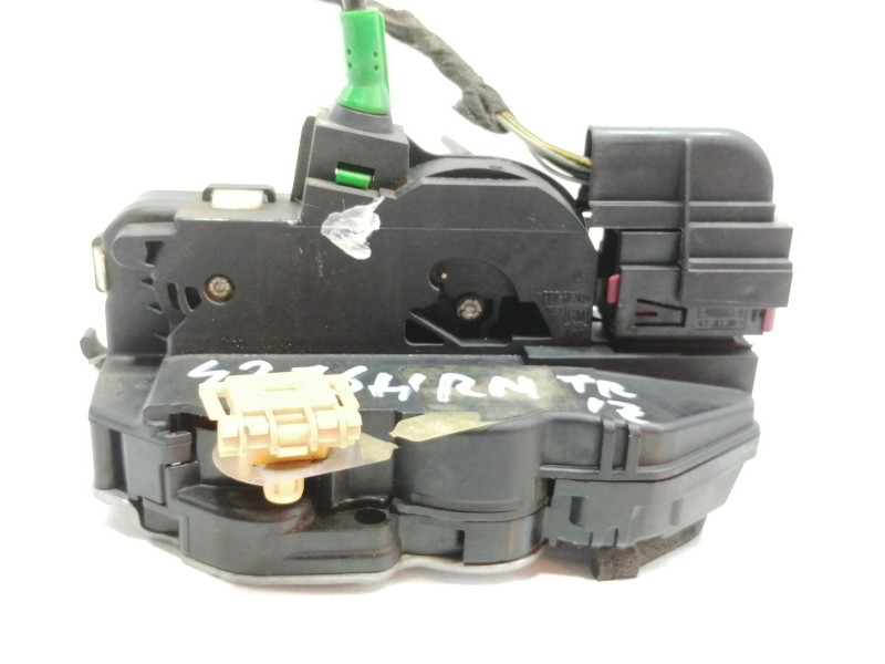 Recambio de cerradura puerta trasera izquierda para opel insignia sports tourer sport referencia OEM IAM A081876  