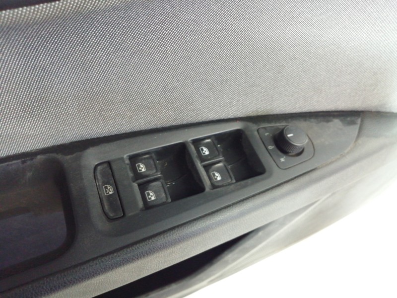 Recambio de guarnecido puerta delantera izquierda para seat leon (5f1) reference referencia OEM IAM 5F9867113A  