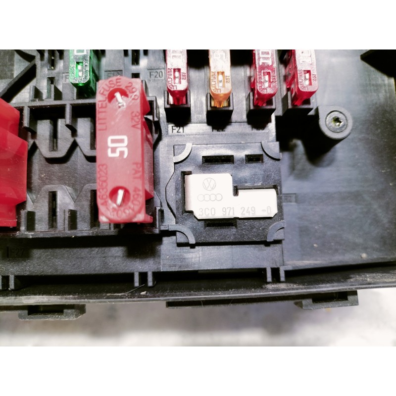 Recambio de caja reles / fusibles para volkswagen golf vi (5k1) advance bluemotion referencia OEM IAM 1K0937629A  