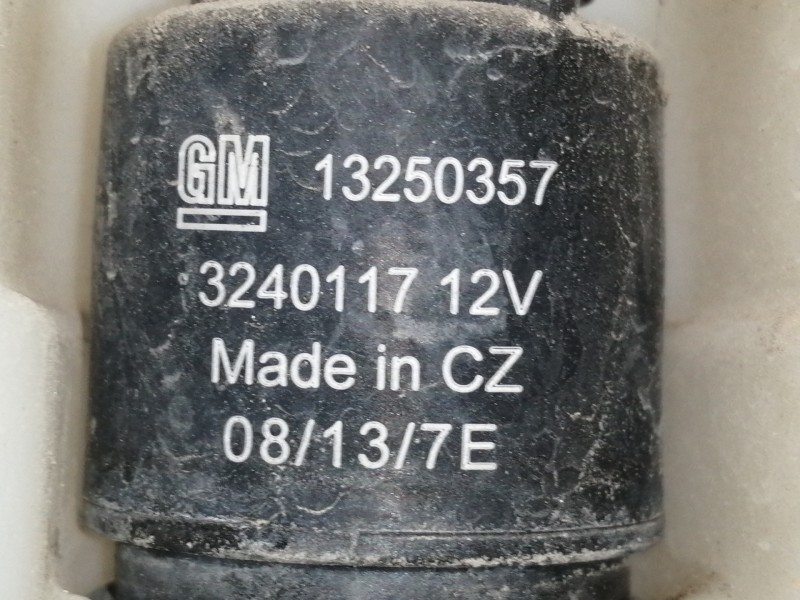 Recambio de deposito limpia para opel insignia sports tourer sport referencia OEM IAM 401140137  