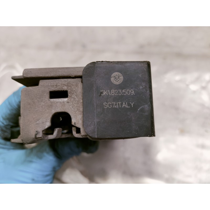 Recambio de cerradura capot para volkswagen golf vi (5k1) advance bluemotion referencia OEM IAM 5K1823509 4710 
