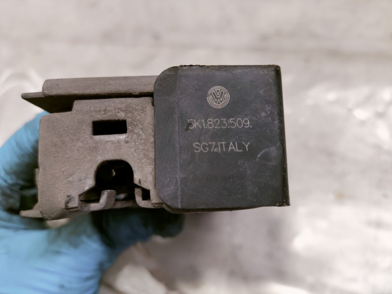 Recambio de cerradura capot para volkswagen golf vi (5k1) advance bluemotion referencia OEM IAM 5K1823509 4710 