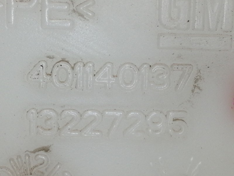 Recambio de deposito limpia para opel insignia sports tourer sport referencia OEM IAM 401140137  