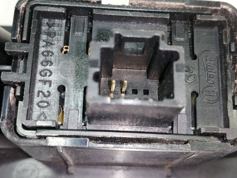 Recambio de mando elevalunas trasero derecho para renault laguna iii bt3s referencia OEM IAM 82944002R  