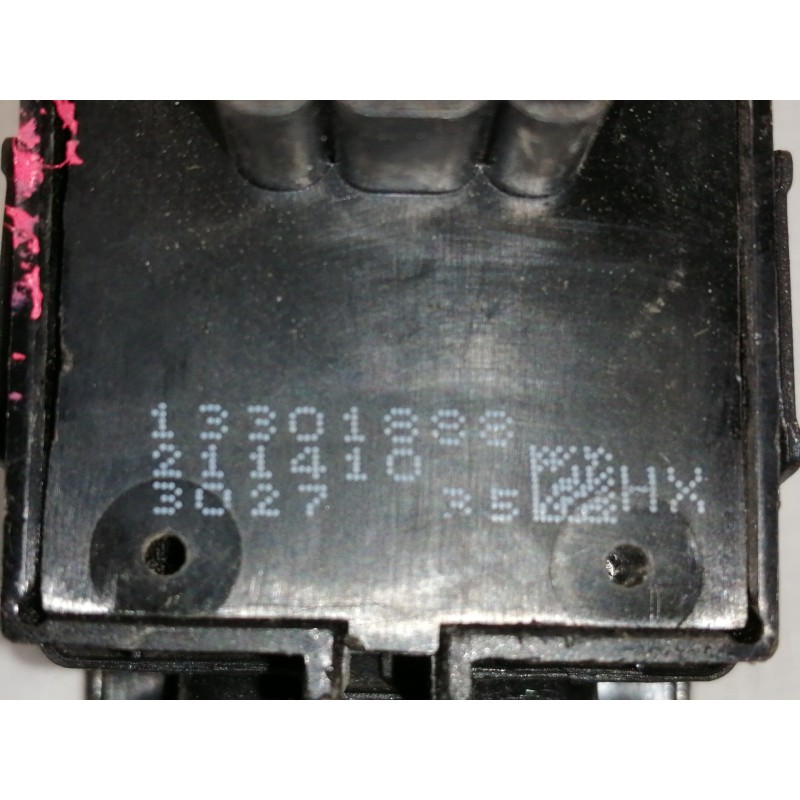 Recambio de mando elevalunas trasero derecho para opel insignia sports tourer sport referencia OEM IAM 13301888  