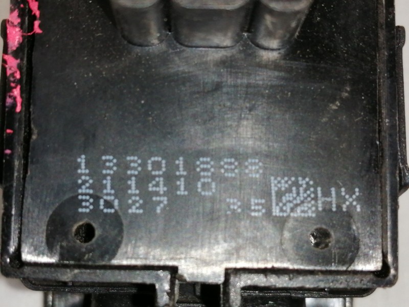 Recambio de mando elevalunas trasero derecho para opel insignia sports tourer sport referencia OEM IAM 13301888  