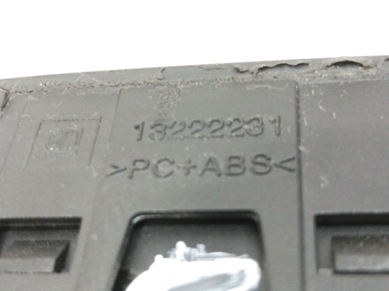 Recambio de mando elevalunas trasero izquierdo para opel insignia sports tourer sport referencia OEM IAM 13222231  