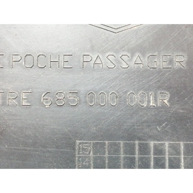 Recambio de guantera para renault laguna iii bt3s referencia OEM IAM 685000001R  