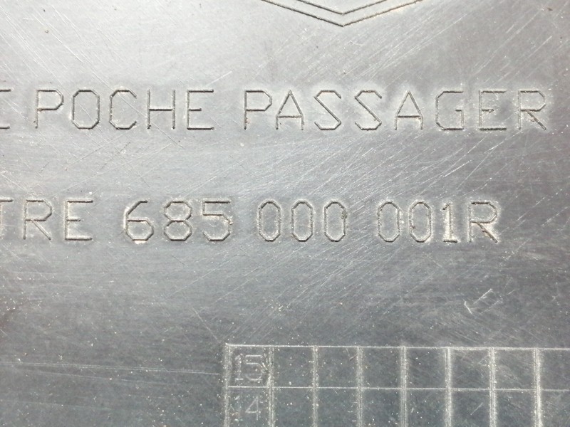 Recambio de guantera para renault laguna iii bt3s referencia OEM IAM 685000001R  
