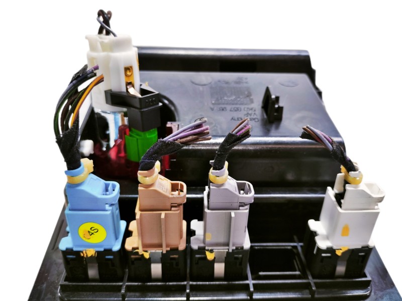 Recambio de cenicero para volkswagen golf vi (5k1) advance bluemotion referencia OEM IAM 5K0857961A 4361 CON MANDO MULTIFUNCION