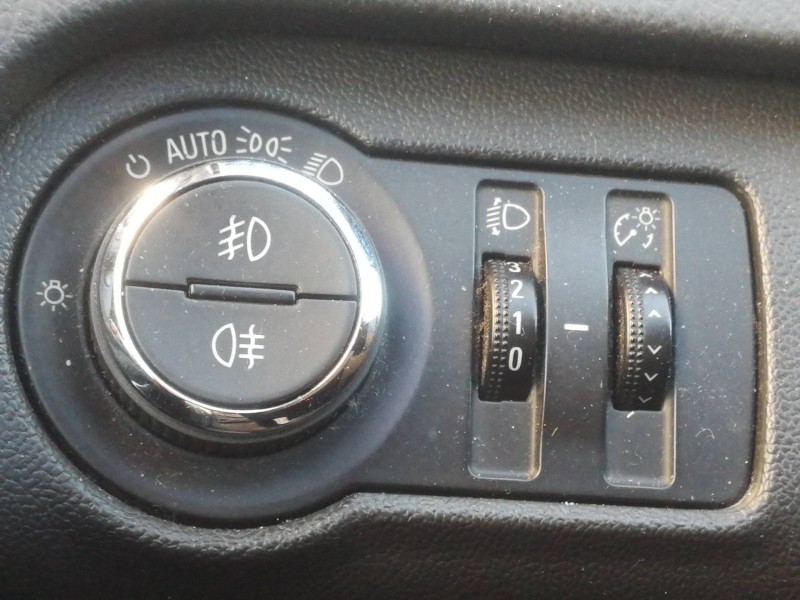 Recambio de mando luces para opel insignia sports tourer sport referencia OEM IAM 13268702  