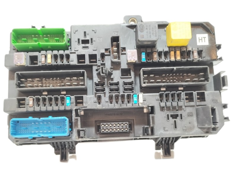 Recambio de caja reles / fusibles para opel astra gtc 1.6 16v referencia OEM IAM 13222173  