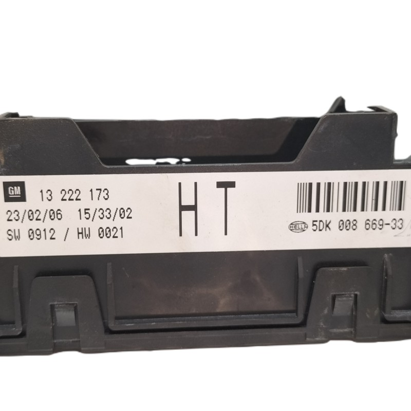 Recambio de caja reles / fusibles para opel astra gtc 1.6 16v referencia OEM IAM 13222173  