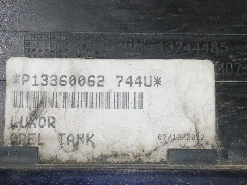 Recambio de tapa exterior combustible para opel insignia sports tourer sport referencia OEM IAM 13244485  