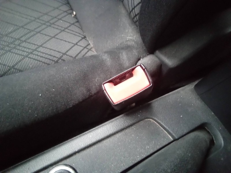 Recambio de enganche cinturon delantero derecho para seat toledo (kg3) reference referencia OEM IAM   