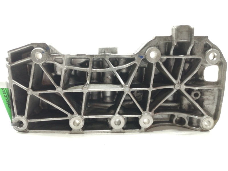 Recambio de soporte alternador para bmw x3 (f25) xdrive 20d referencia OEM IAM 1116850686305  