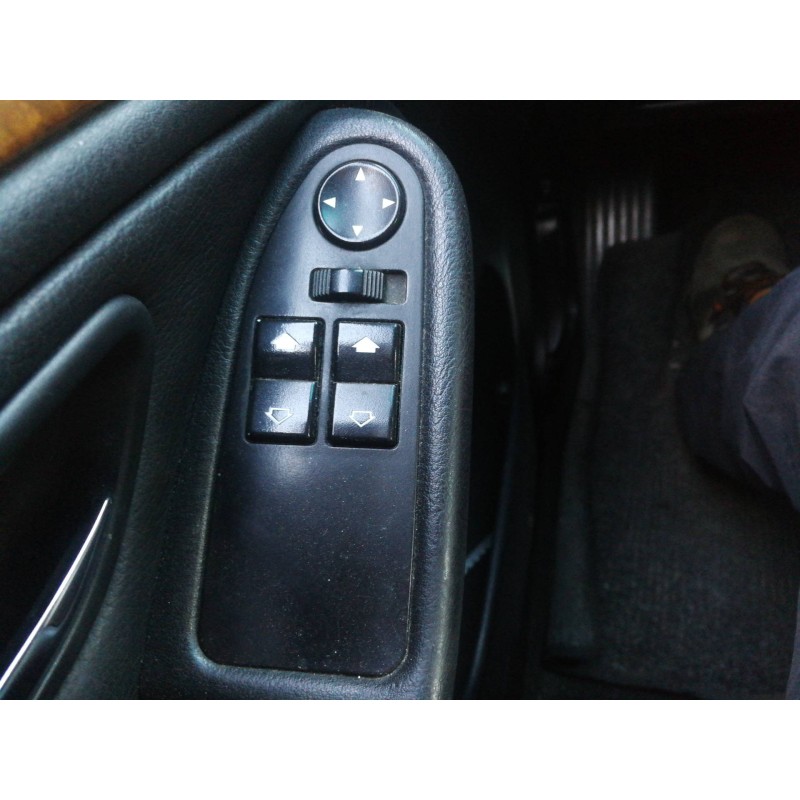 Recambio de mando elevalunas delantero izquierdo para bmw serie 5 berlina (e39) 525tds referencia OEM IAM 8368967  