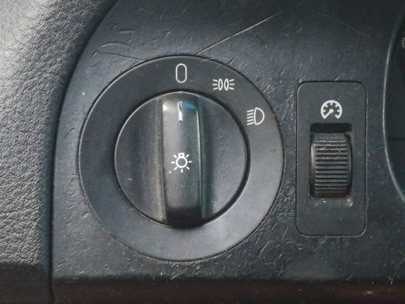 Recambio de mando luces para bmw serie 5 berlina (e39) 525tds referencia OEM IAM 8363683  