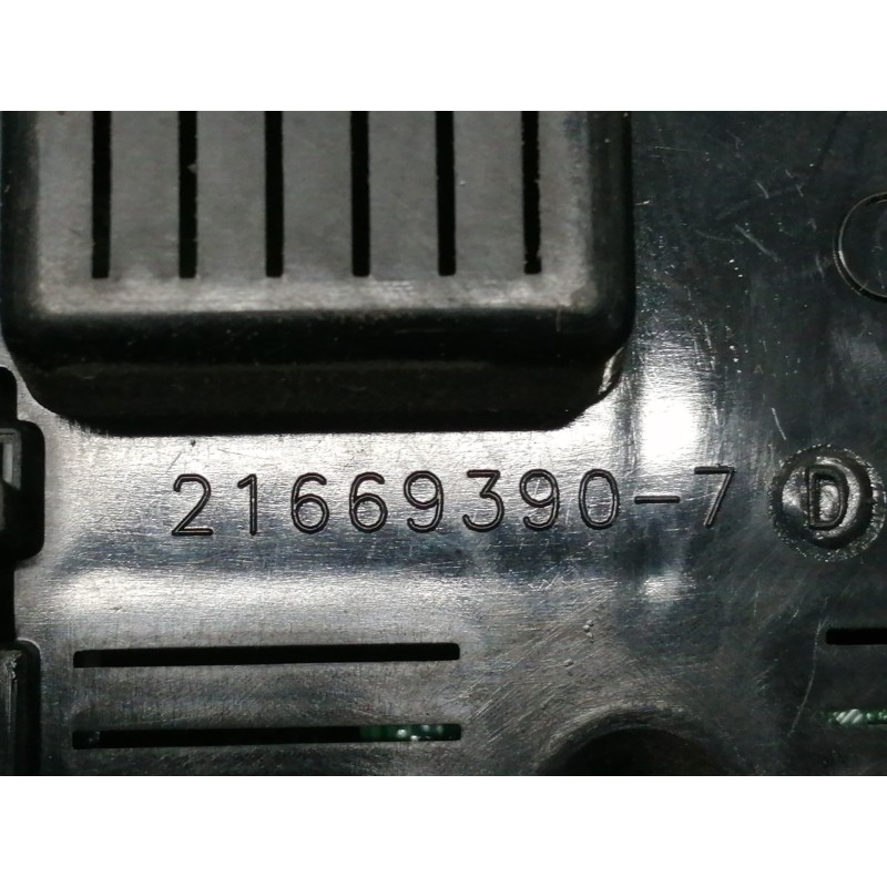 Recambio de caja reles / fusibles para renault clio iii authentique referencia OEM IAM 8200652285A 216693907 00924980 281181253C