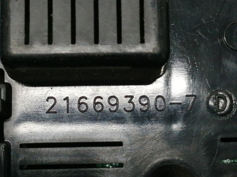 Recambio de caja reles / fusibles para renault clio iii authentique referencia OEM IAM 8200652285A 216693907 00924980 281181253C