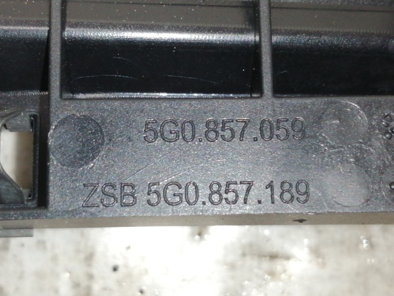Recambio de moldura para volkswagen golf vii lim. (bq1) advance referencia OEM IAM 5G0857059 ZSB5G0857189 
