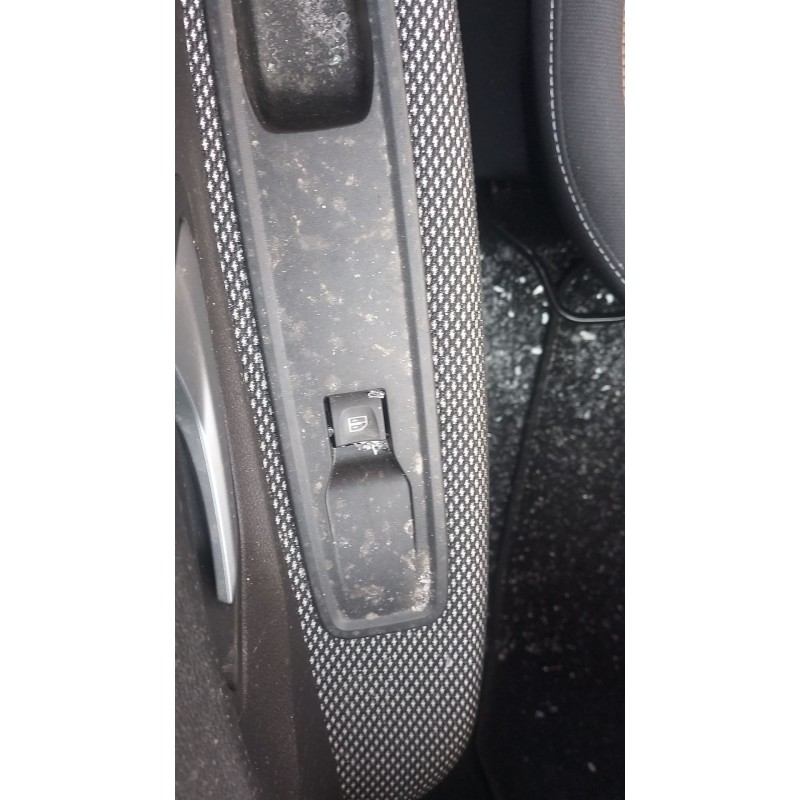 Recambio de mando elevalunas delantero derecho para dacia sandero iii 1.0 tce 90 referencia OEM IAM 254118044R  
