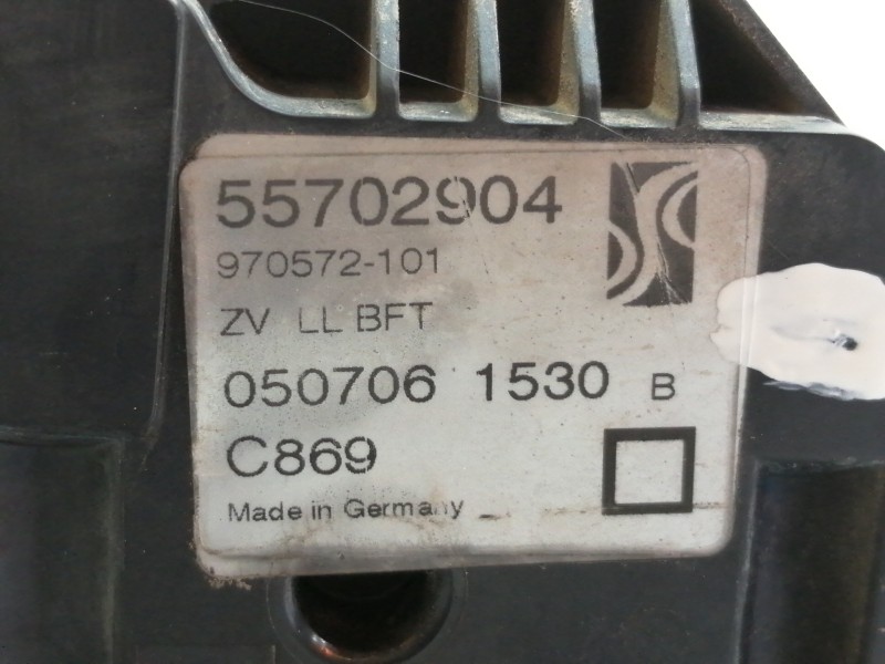 Recambio de cerradura puerta delantera derecha para fiat punto (199) easy referencia OEM IAM 55702904  