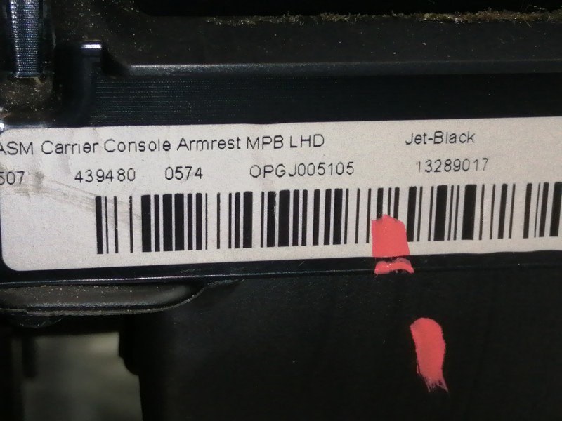 Recambio de apoyabrazos central para opel insignia berlina cosmo referencia OEM IAM 13222129  