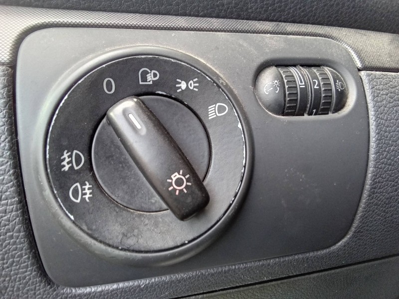 Recambio de mando luces para volkswagen golf v berlina (1k1) highline referencia OEM IAM 1K0941431A 748500260000 