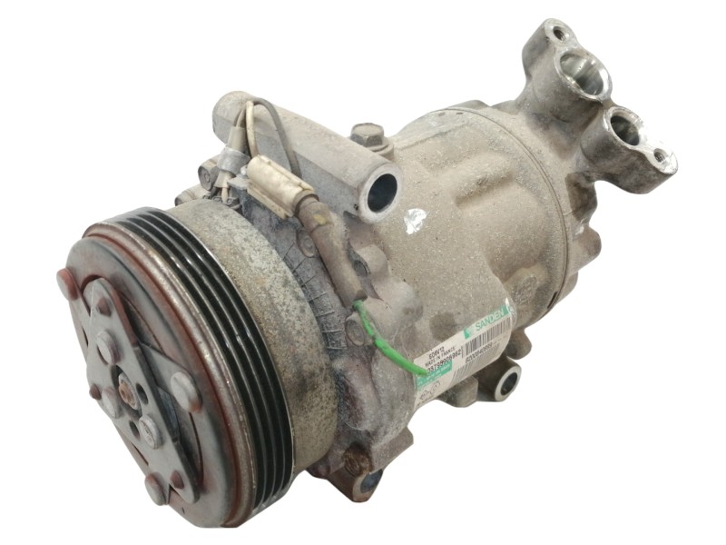 Recambio de compresor aire acondicionado para dacia sandero ambiance referencia OEM IAM 8200840899  