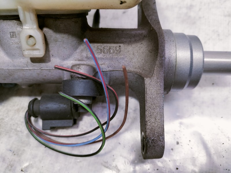 Recambio de bomba freno para seat ibiza (6j5) emoción referencia OEM IAM 1K0945459A 5N0945459A 5669 S2440 