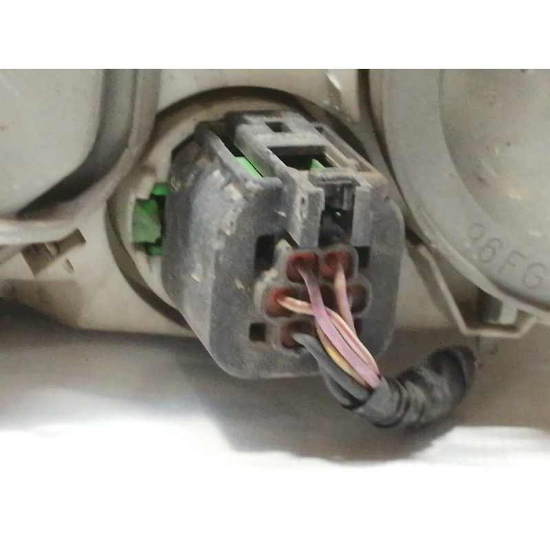 Recambio de faro derecho para ford fiesta berl./courier 1.8 diesel referencia OEM IAM 0301049004  