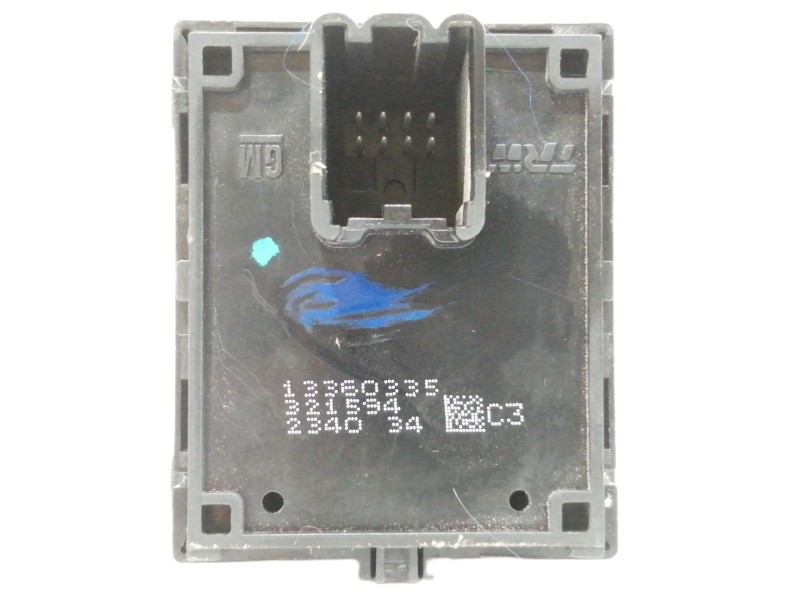 Recambio de mando elevalunas delantero izquierdo para opel adam glam ecoflex referencia OEM IAM 13360335 321594 