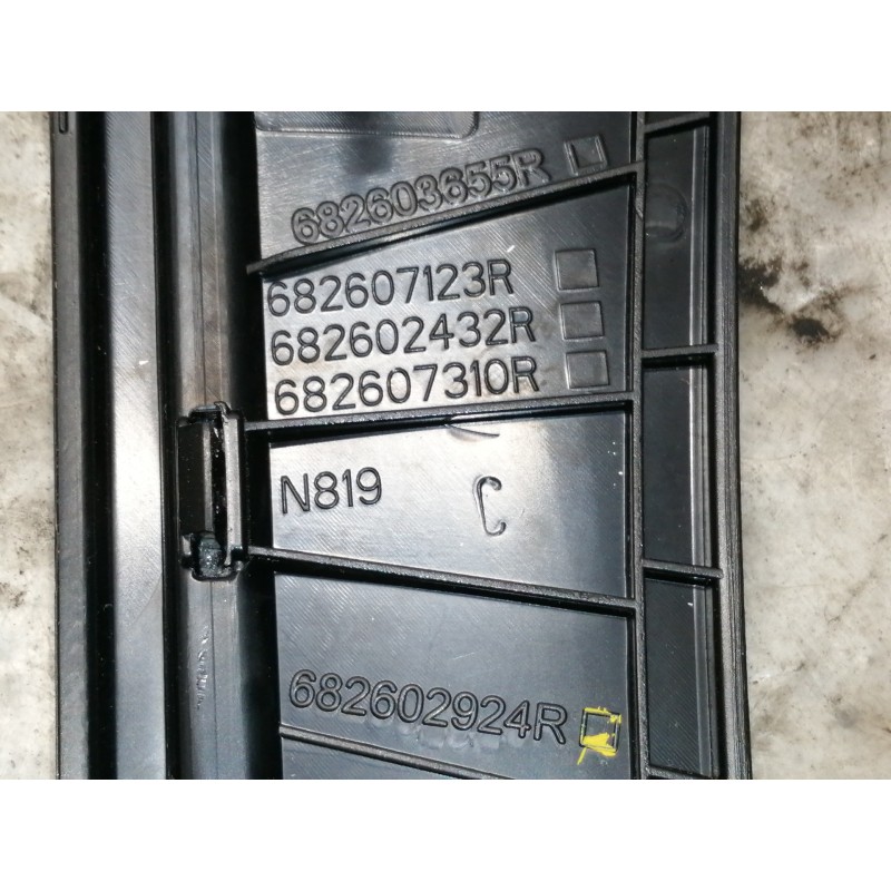 Recambio de warning para dacia sandero stepway referencia OEM IAM 252905668RB  