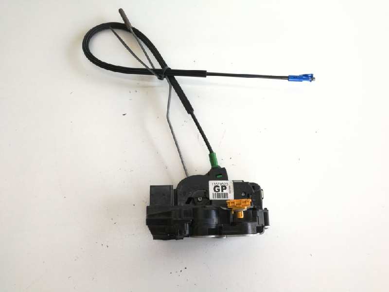Recambio de cerradura puerta delantera derecha para opel adam glam ecoflex referencia OEM IAM 13579523  